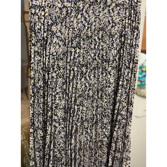 Vince Camuto Women's Pleated Midi Skirt Black with Floral Pattern Size L