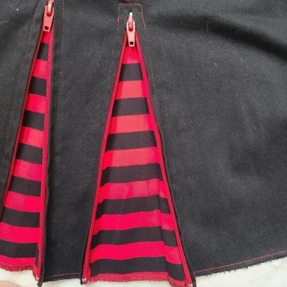 Vintage Emily the Strange Pleated Skirt, Zippers, Striped, Black, Size 9