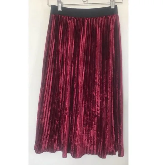 Zara Dark Red Velvet Pleated Skirt