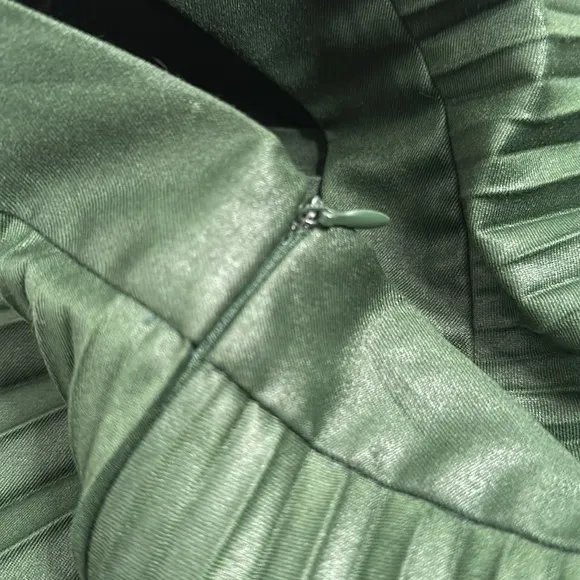 Zara emerald green pleated midi skirt size large