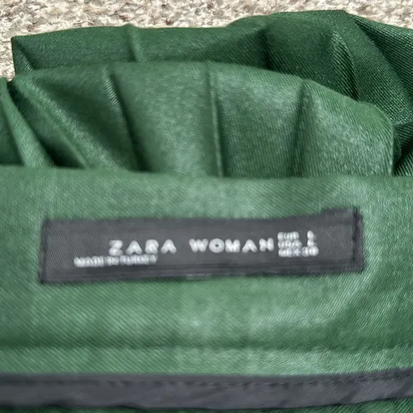 Zara emerald green pleated midi skirt size large